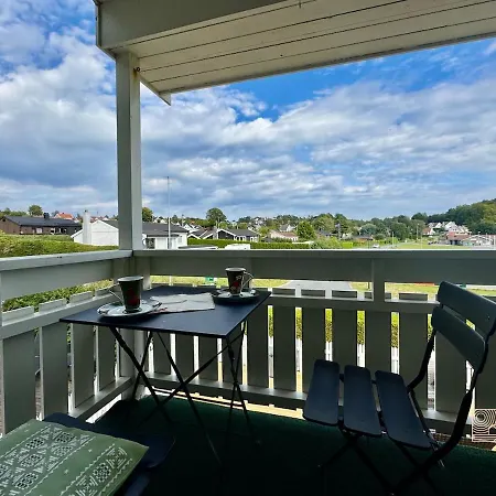 Seaside 2 Balconies & Sea View * Grimstad (Aust-Agder)