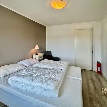 Seaside 2 Balconies & Sea View * Grimstad (Aust-Agder)